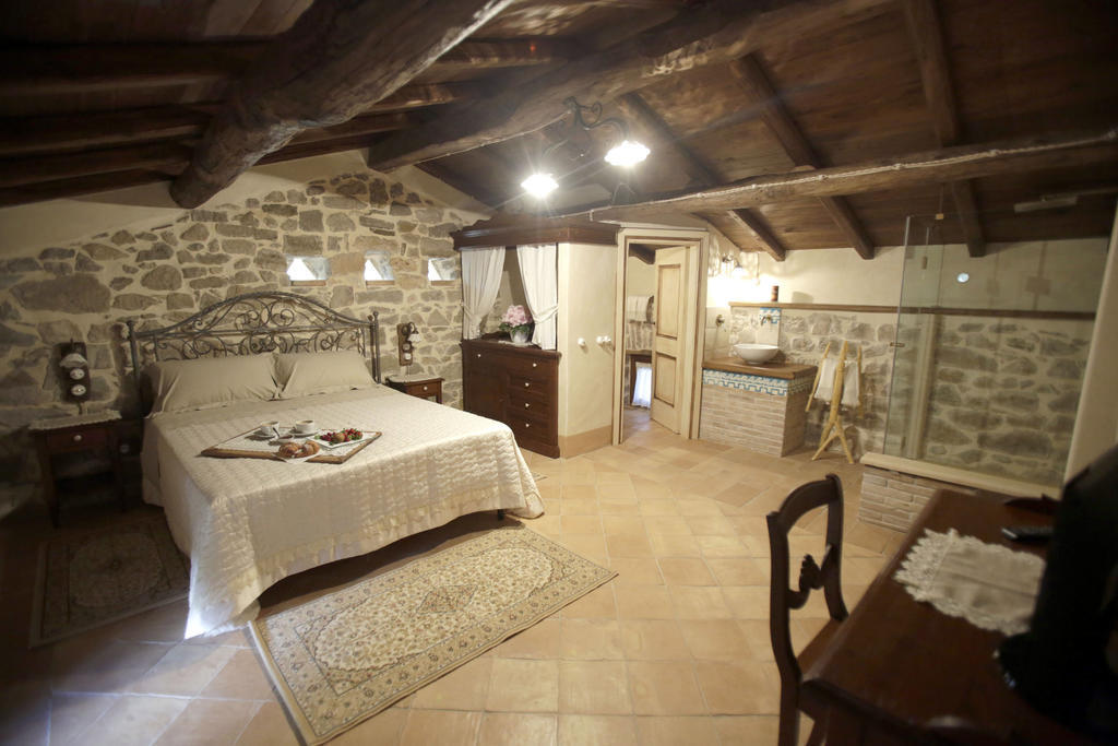 La Locanda Del Ruspante Castro dei Volsci Cameră foto